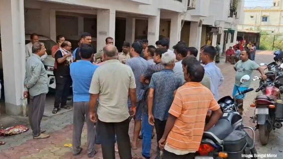 Three flats in Raniganj were robbed in a row Three flats in Raniganj were robbed in a row