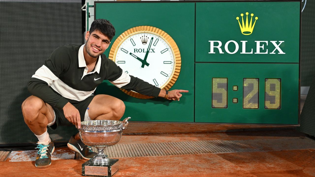 Carlos-Alcaraz-comes-back-from-the-dead-to-beat-Jannik-Sinner-in-all-time-great-contest-to-retain-Fr.jpeg মহাকাব্যিক কামব্যাক! ৩২৯ মিনিটের লড়াইয়ে সিনারের গ্রাস কাড়লেন