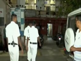 ছুরি হাতে দৌরাত্ম্য সুলতানের! নেশায় বাধা দিতেই হামলা চালাল পুলিশের উপর