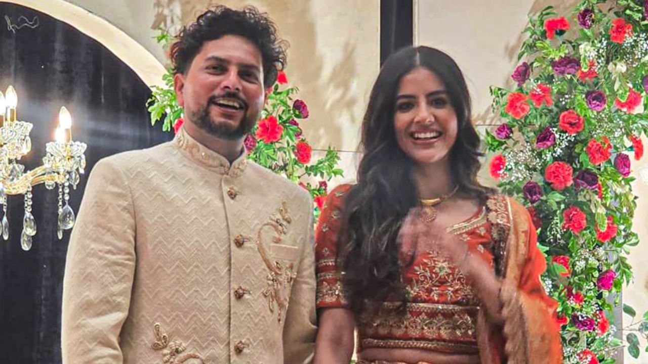 Kuldeep-Yadav-gets-engaged-to-childhood-friend-Vanshika-in-private-ceremony.jpg কৈশোরের প্রেম! ইংল্যান্ড সফরের আগেই এনগেজমেন্ট সারলেন কুলদীপ যাদব