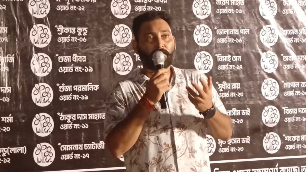 Purulia-TMC-leader.jpg पुरुलिया: 'अगर जमीनी स्तर का लोगो ले जाया जाता है, तो 5 -डॉग पीछे नहीं होगा', पार्टी पार्षदों के युवा नेता।