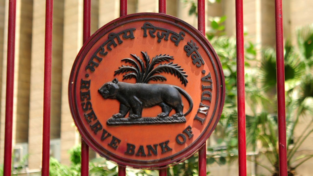 RBI-8.jpg Repo Rate কমেছে, সুদের হার কমিয়েছে ব্যাঙ্কগুলো! আপনার লোনের EMI কমেছে?