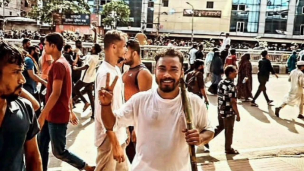 bangladesh-39.jpg Voter List Rigging: বাংলাদেশের কোটা-আন্দোলনে লাঠি উঁচিয়ে যোগ দেওয়া নিউটন কাকদ্বীপেরও ভোটার! রয়েছে তৃণমূল-ঘনিষ্ঠতা